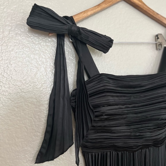 NWOT Gorgeous Purpose Black Satin Pleated Sleeveless Bow Maxi Dress - Picture 8 of 8